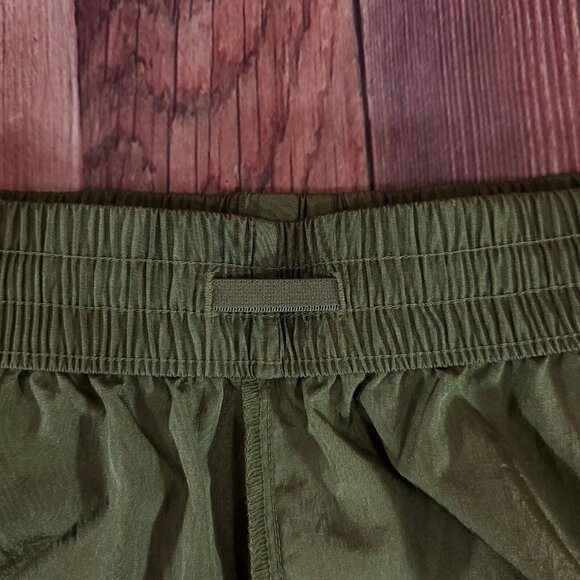 NWT Adidas Ivy Park Peloton Womens Size Meidum Green Wind Short Nylon HG0593 - Picture 7 of 16